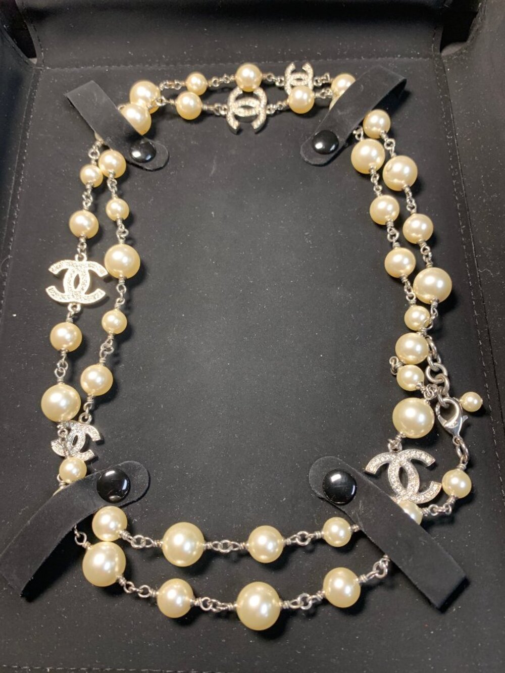 CHANEL Silver Chain With Cream Pearls with Crystal CC Logos